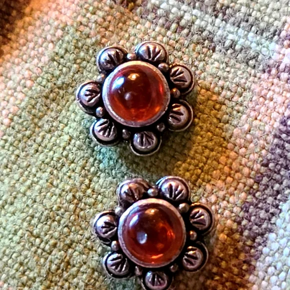 COPY - Vintage SS Amber Stud Earrings - Picture 6 of 6
